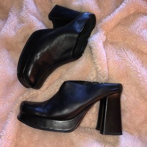 ALDO blk vintage (90’s) leather platform mules